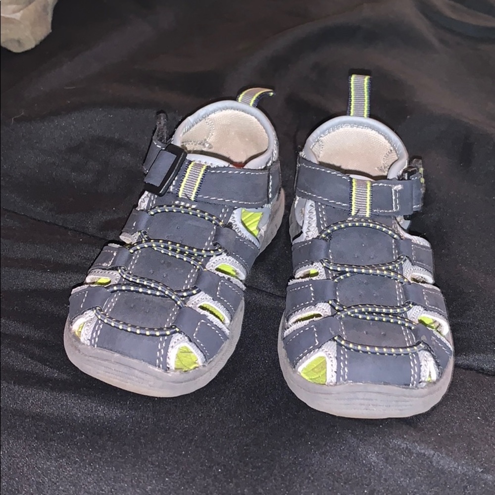 Size 7c boy toddler sandals